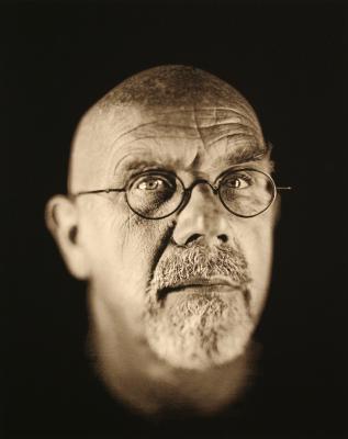 A Couple Ways of Doing Something: Self - Portrait of Chuck Close