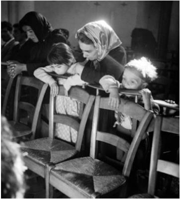 Gypsy family at church, le Canet